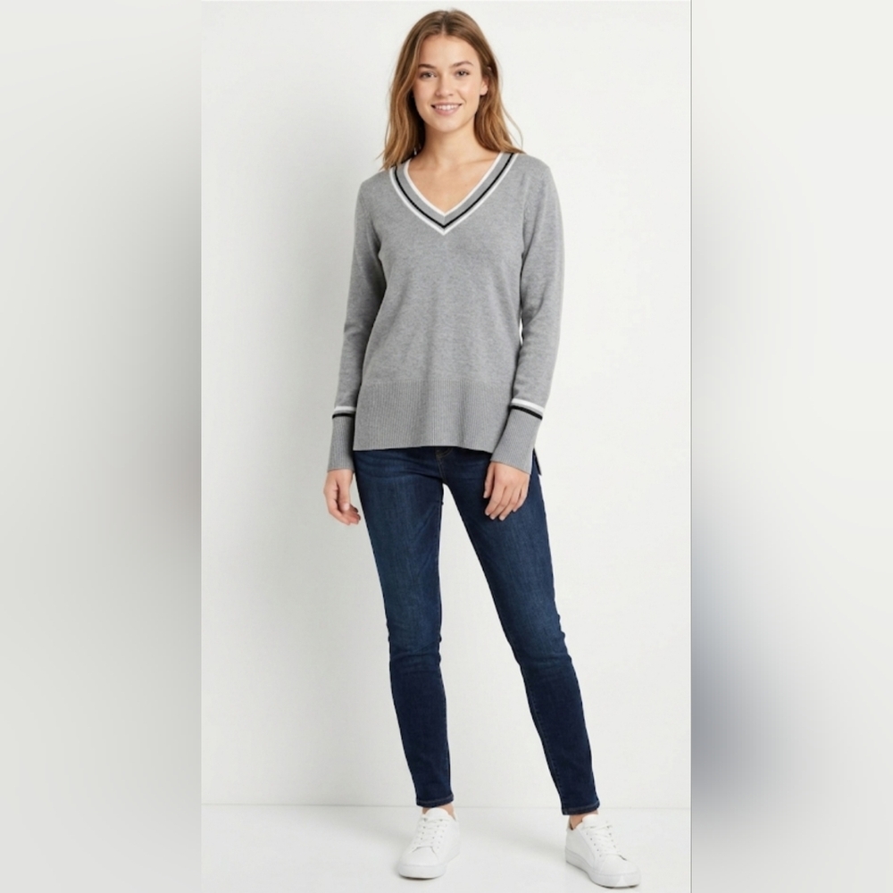 ✨ NWT Cable & Gauge Gray V-Neck Sweater | size M 🏷️